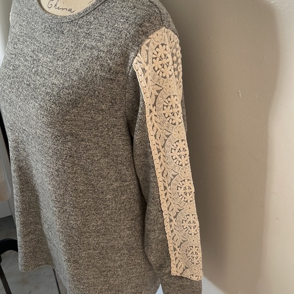 FLORA NIKROOZ Women's Gray Lace Detail Long Sleeve Lounge Sweater Size Medium - Picture 5 of 7